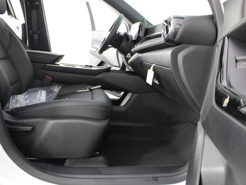 New 2027 Chevrolet Equinox LT w/ Convenience Package II FWD image 20