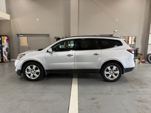 Used 2016 Chevrolet Traverse LT w/ Style and Technology Package AWD/4WD image 1