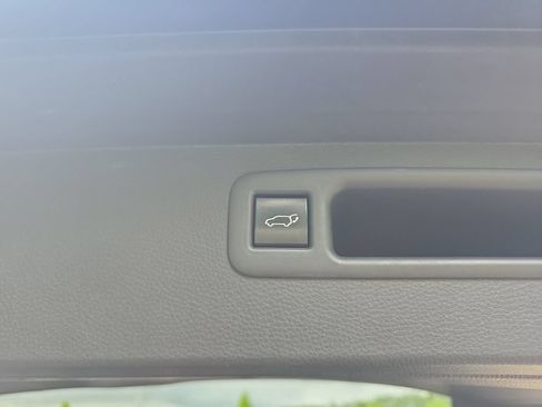 Used 2023 Toyota Highlander XLE AWD/4WD image 41