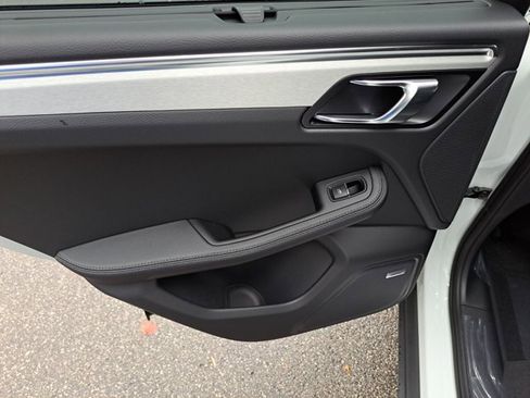 Certified 2026 Porsche Macan image 20