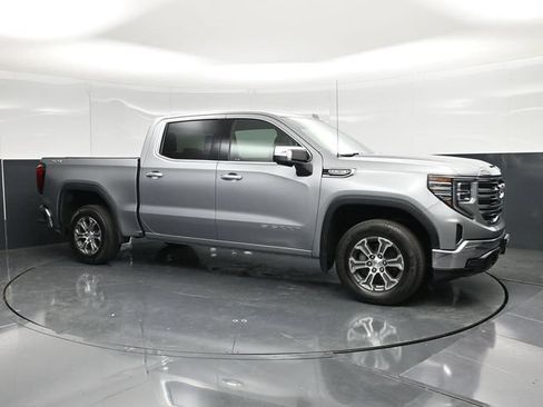 Used 2025 GMC Sierra 1500 SLT AWD/4WD image 3
