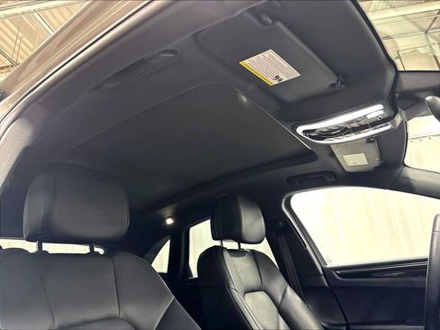 Used 2025 Porsche Macan AWD/4WD image 26