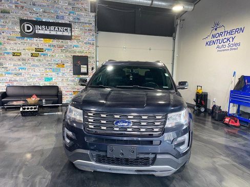 Used 2017 Ford Explorer XLT w/ Equipment Group 202A AWD/4WD image 2