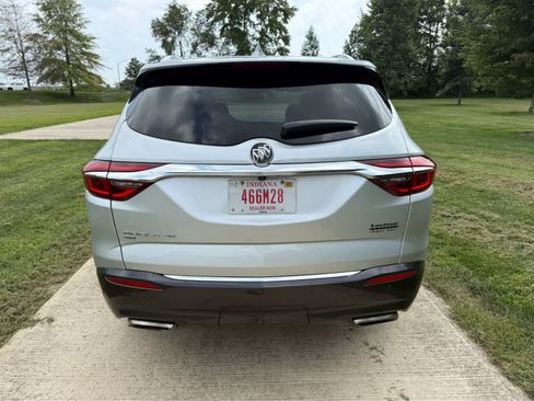 Used 2021 Buick Enclave Essence w/ Sound and Sites Package AWD/4WD image 4