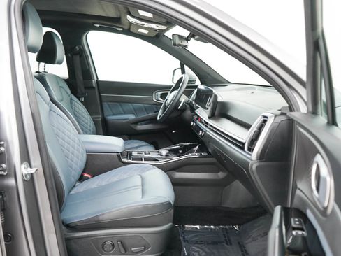 Used 2025 Kia Sorento SX Prestige AWD/4WD image 11
