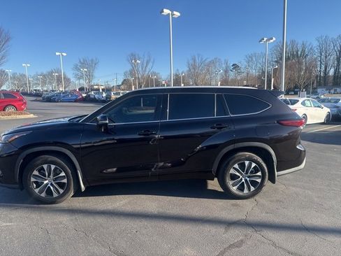 Used 2022 Toyota Highlander XLE image 4