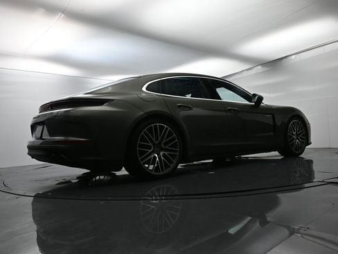 Used 2025 Porsche Panamera 4 image 55