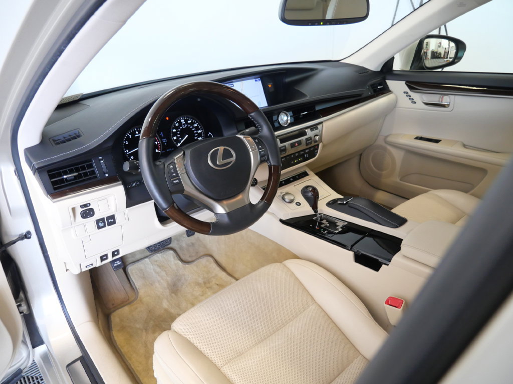 Used 2015 Lexus ES 350 w/ Ultra Luxury Package FWD image 13