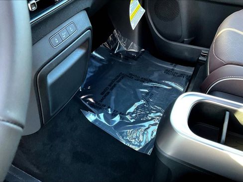 Certified 2025 Volkswagen ID. Buzz Pro S image 17