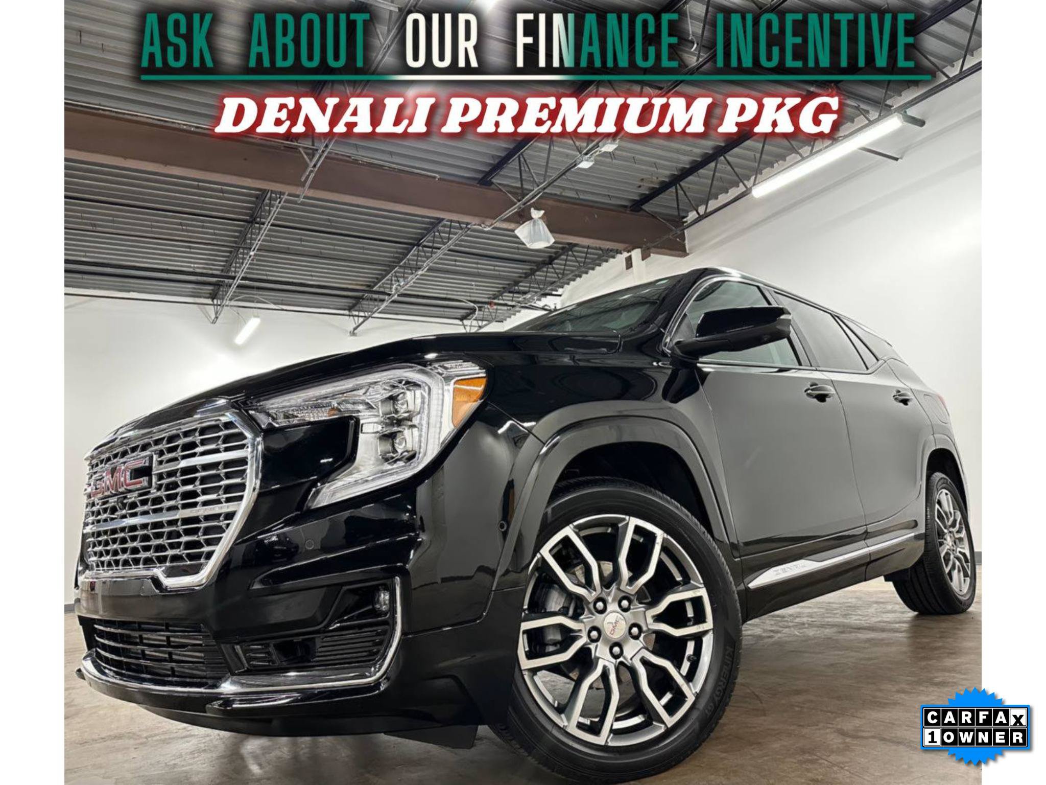 Used 2024 GMC Terrain Denali w/ Denali Premium Package AWD/4WD image 1