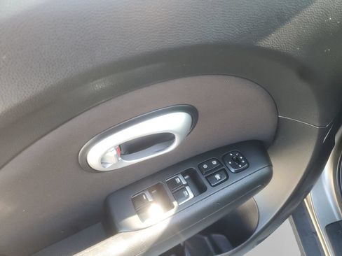 Used 2019 Kia Soul + FWD image 14