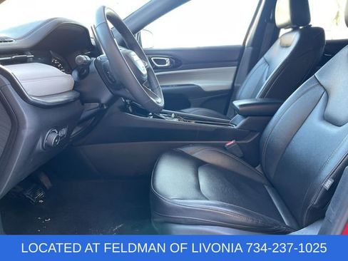 Used 2024 Jeep Compass Limited image 18