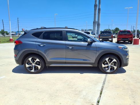 Used 2018 Hyundai Tucson Value w/ Cargo Package FWD image 5