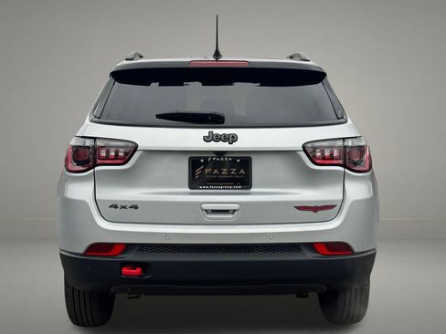 Used 2025 Jeep Compass Trailhawk AWD/4WD image 4