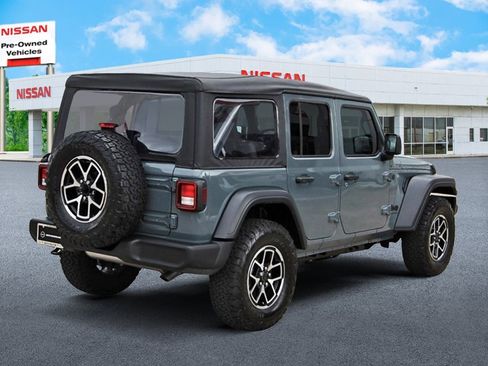 Used 2025 Jeep Wrangler Sport image 4