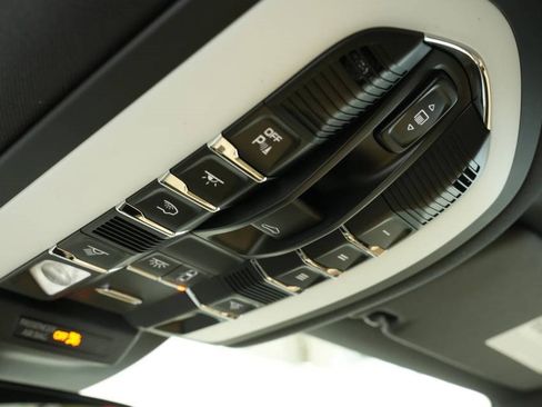 New 2026 Porsche Macan image 36