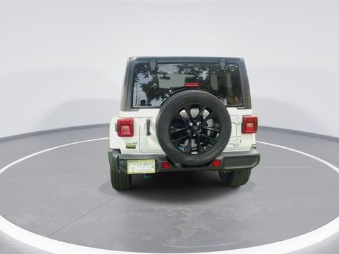 Used 2023 Jeep Wrangler Unlimited Sahara w/ Cold Weather Group AWD/4WD image 7