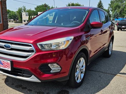 Used 2017 Ford Escape SE AWD/4WD image 2