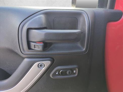 Used 2017 Jeep Wrangler Sahara image 19