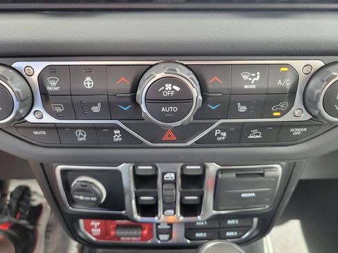 Used 2024 Jeep Gladiator Rubicon w/ Safety Group AWD/4WD image 24