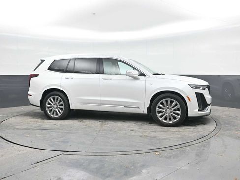 Used 2024 Cadillac XT6 Premium Luxury w/ Technology Package AWD/4WD image 8
