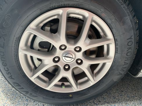 Used 2024 Chrysler Pacifica Touring-L FWD image 32