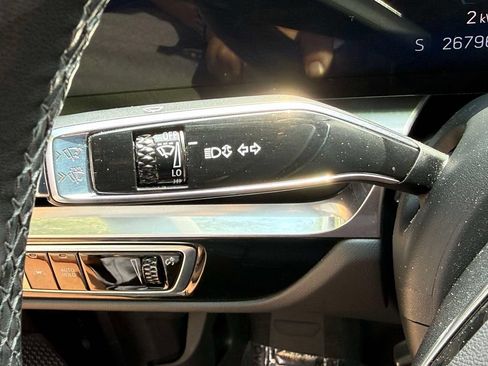 Used 2024 Cadillac Lyriq Luxury AWD/4WD image 30