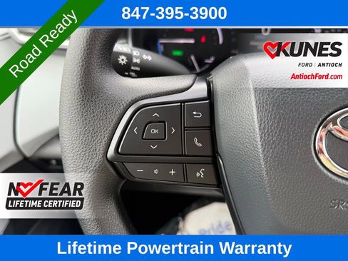 Used 2025 Toyota Sienna LE image 33