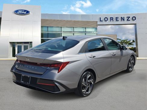Used 2024 Hyundai Elantra SEL w/ Convenience Package FWD image 4
