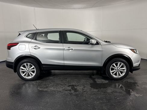 Used 2017 Nissan Rogue Sport S w/ S Appearance Package image 13