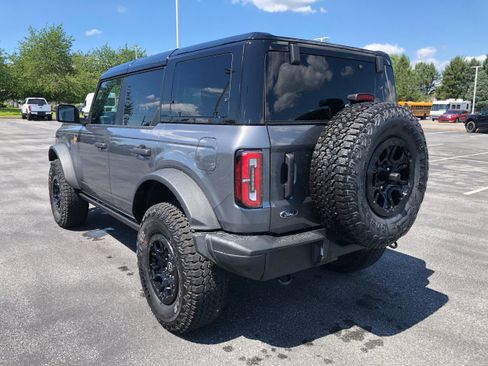 New 2025 Ford Bronco Badlands w/ Sasquatch Package image 3