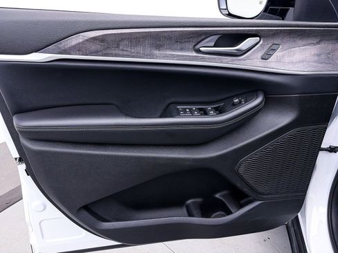 Used 2024 Jeep Grand Cherokee L Limited w/ Luxury Tech Group II image 16