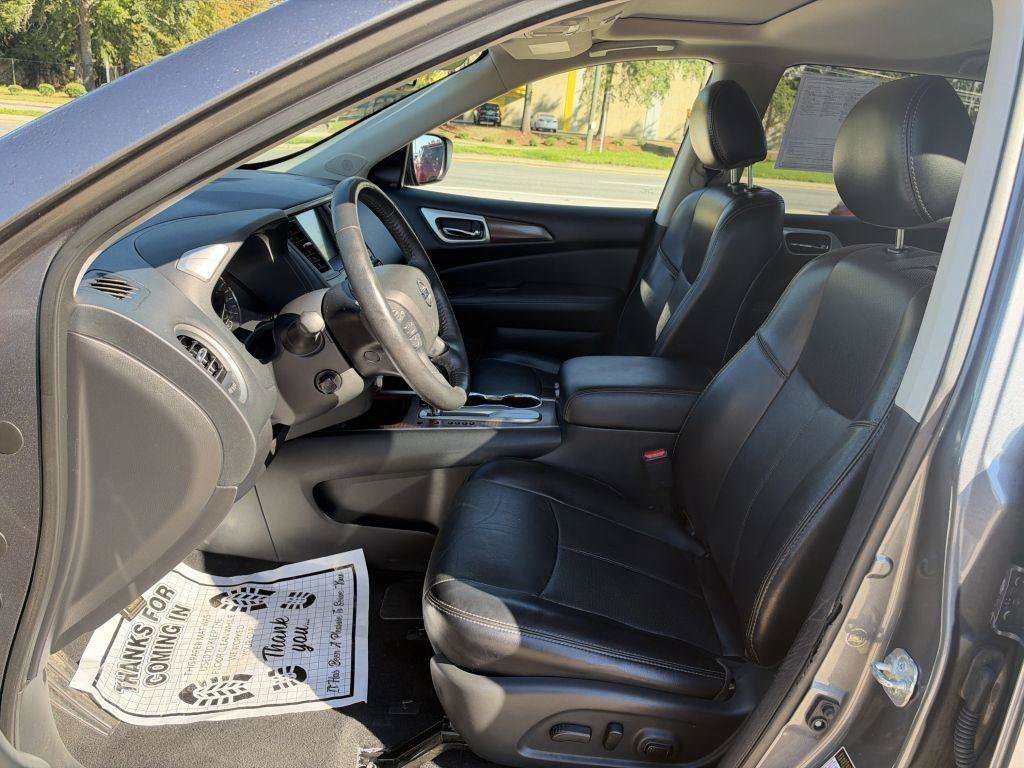 Used 2020 Nissan Pathfinder Platinum FWD image 16
