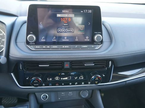 Used 2022 Nissan Rogue SL FWD image 11