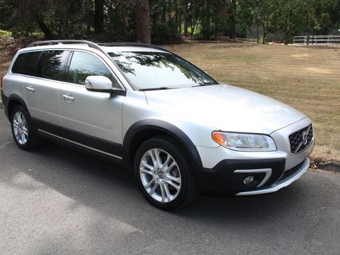 Used 2016 Volvo XC70 T5 Premier w/ Proximity Package AWD/4WD image 2