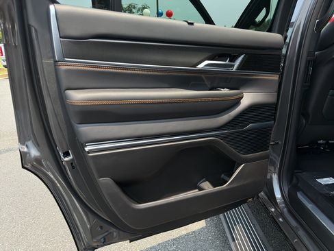 New 2026 Jeep Grand Wagoneer Summit AWD/4WD image 26