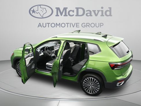 Used 2025 Volkswagen Taos SE FWD image 44