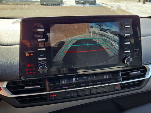 Used 2021 Toyota Sienna XLE image 18