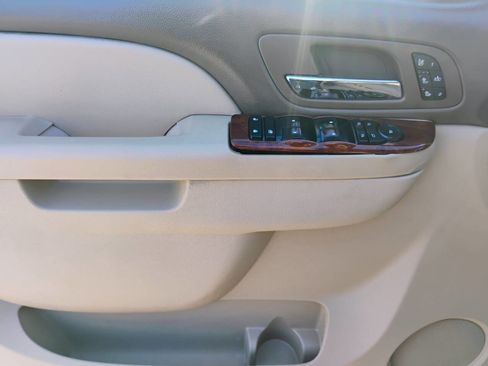 Used 2013 Chevrolet Silverado 1500 LTZ w/ LTZ White Diamond Edition image 22