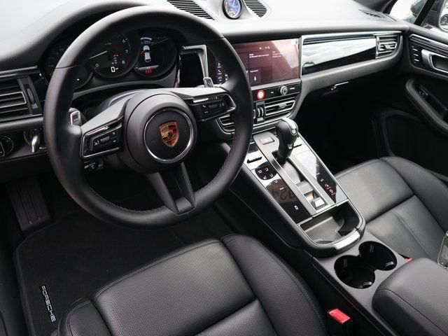 Certified 2024 Porsche Macan AWD/4WD image 4