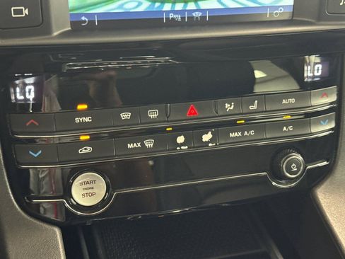 Used 2018 Jaguar F-PACE Premium AWD/4WD image 20