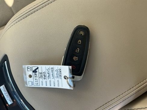Used 2018 Ford Taurus Limited FWD image 27