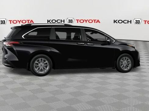 New 2026 Toyota Sienna XLE image 12