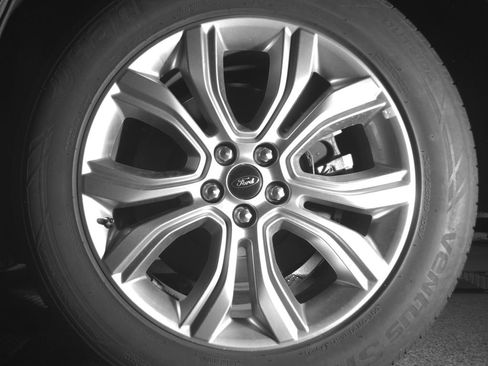Used 2024 Ford Edge Titanium AWD/4WD image 14