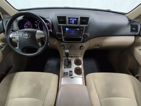 Used 2013 Toyota Highlander Plus image 16