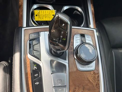 Used 2019 BMW 750i xDrive w/ Autobahn Package AWD/4WD image 14