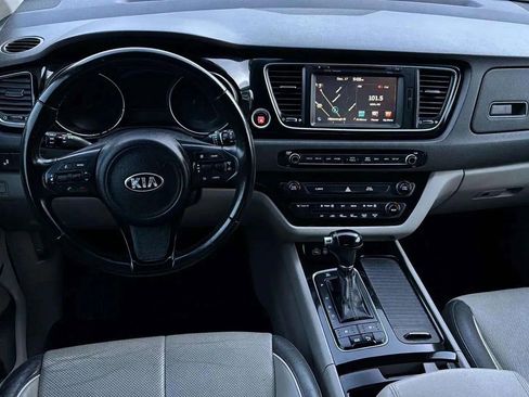 Used 2015 Kia Sedona SX image 32