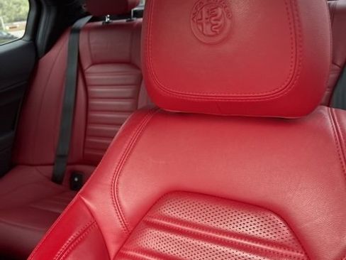 Used 2022 Alfa Romeo Giulia Veloce image 12