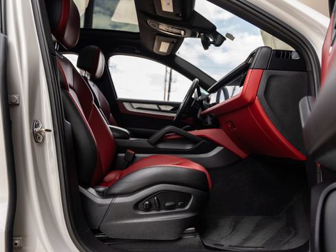 Certified 2024 Porsche Cayenne Coupe AWD/4WD image 42