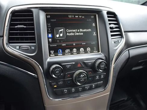 Used 2017 Jeep Grand Cherokee Limited w/ Luxury Group II AWD/4WD image 19